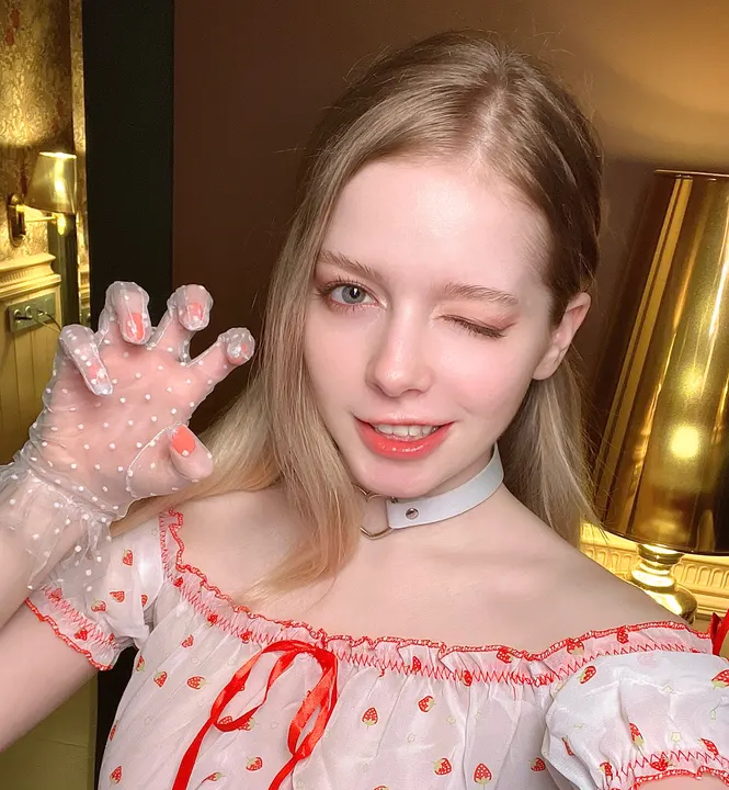 White top and a lace glove